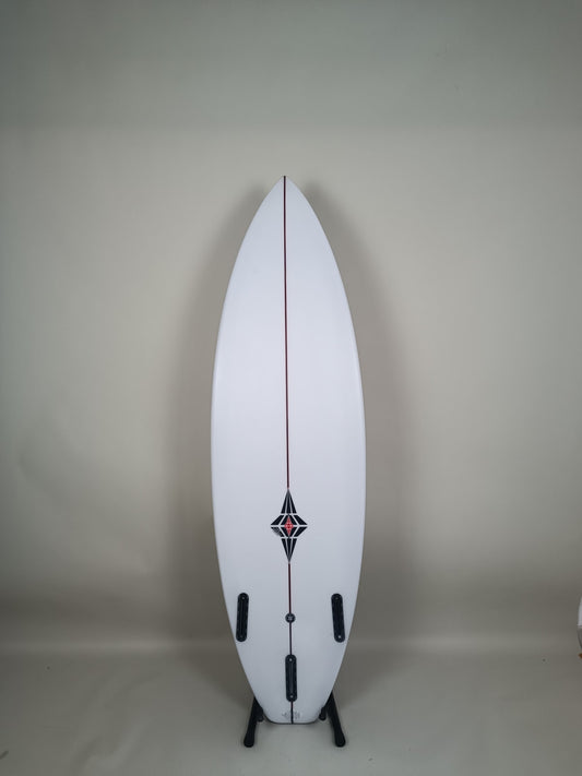 Leo Tavares 5'8'' | 26 L