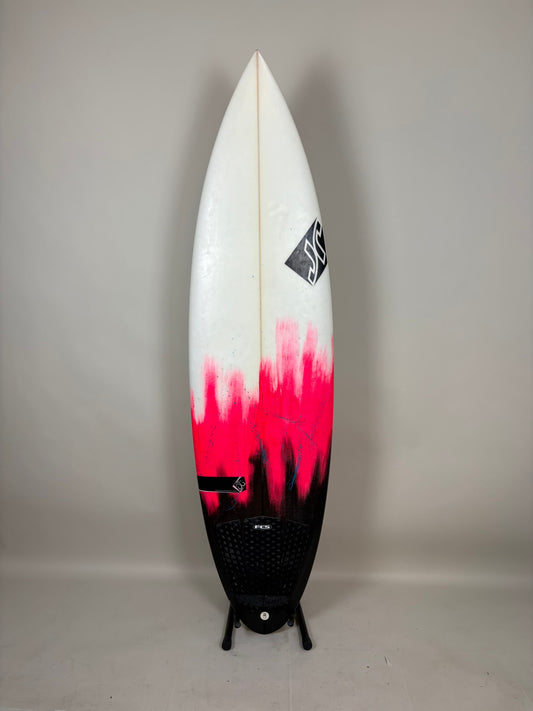 JR  6'1'' | 27.6 L