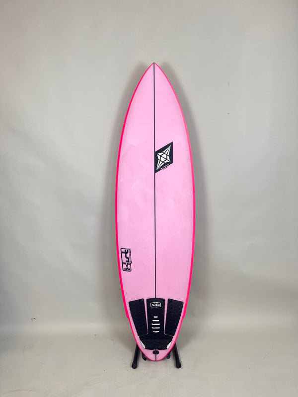 Leo Tavares  5'10'' | 32 L