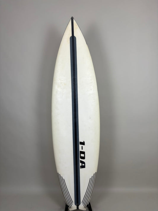 1-DA The Elite  5'11'' | 27 L
