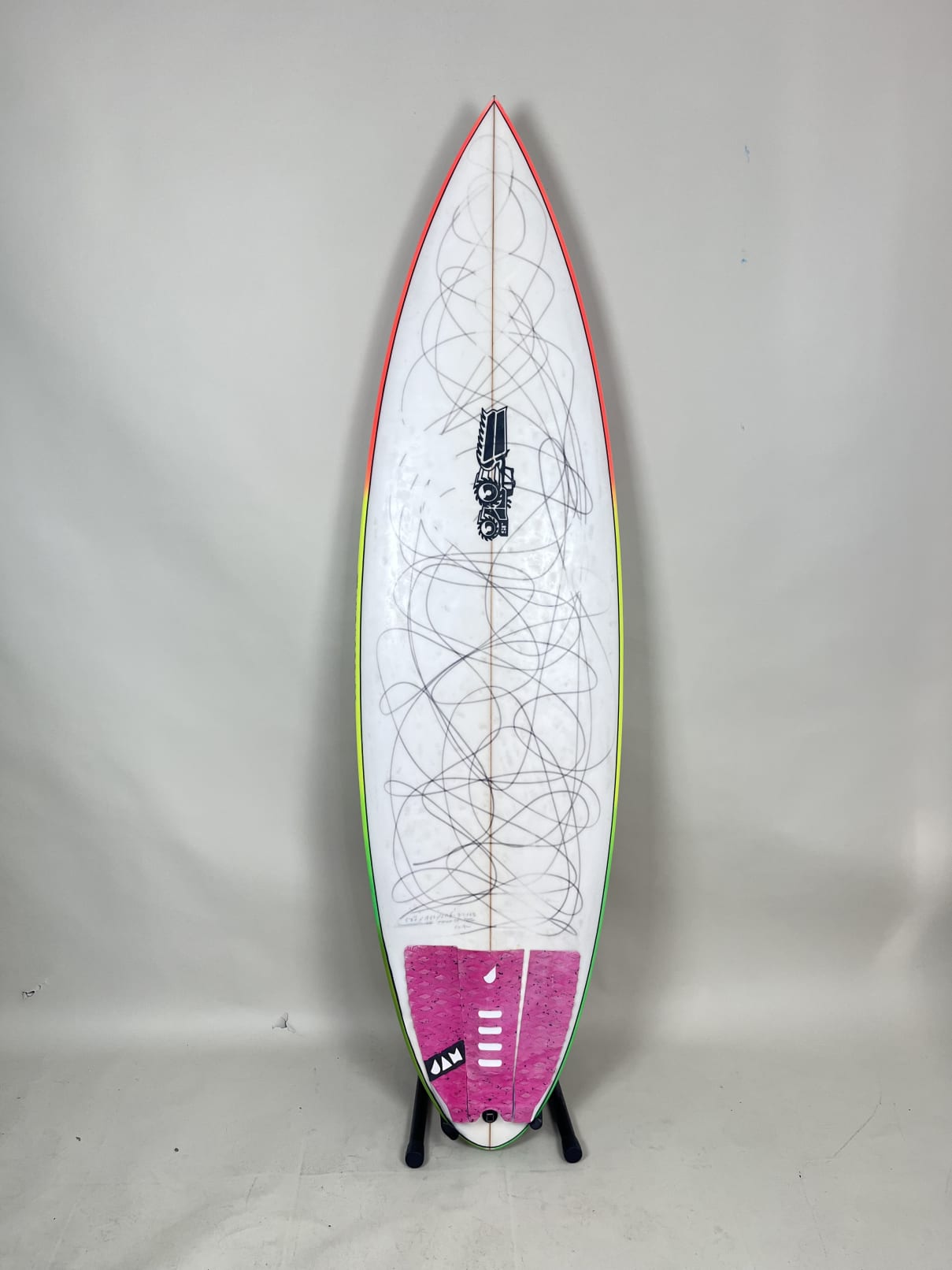 JS  5'8'' | 24.9 L