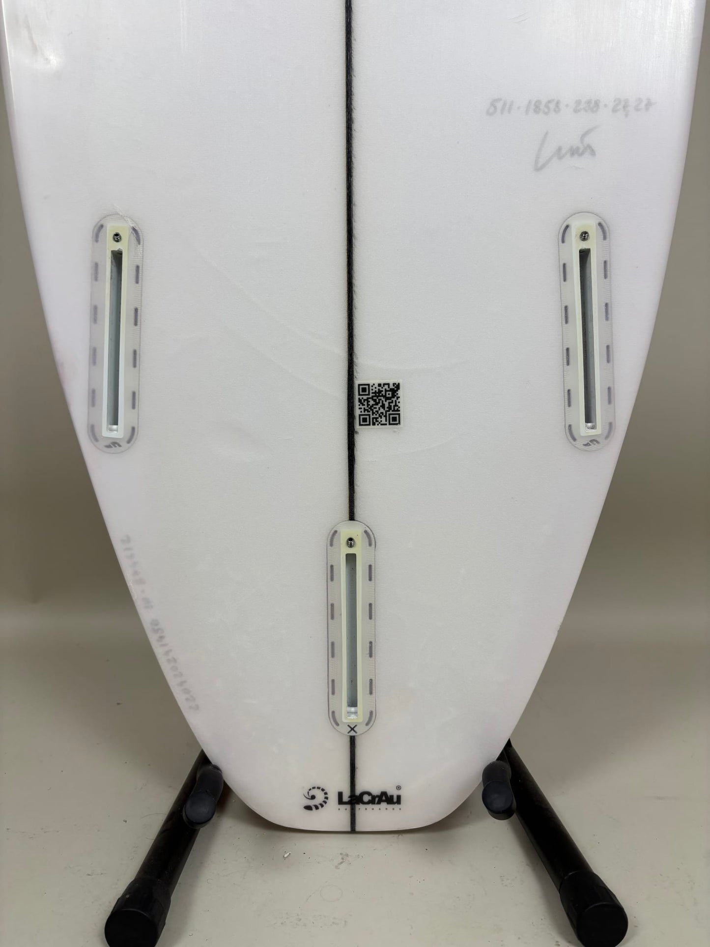 Lacrau  5'11'' | 27.27 L