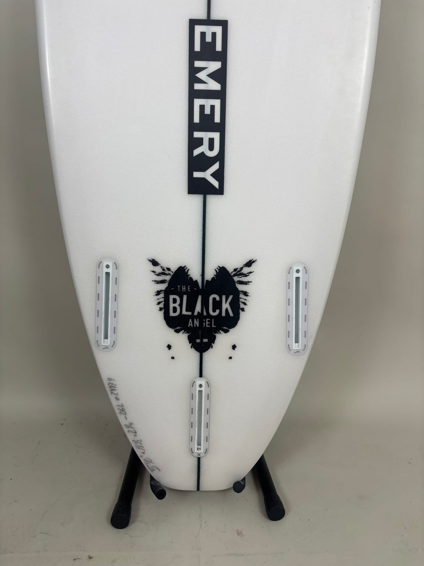 Emery The black angel 5'10'' | 26 L