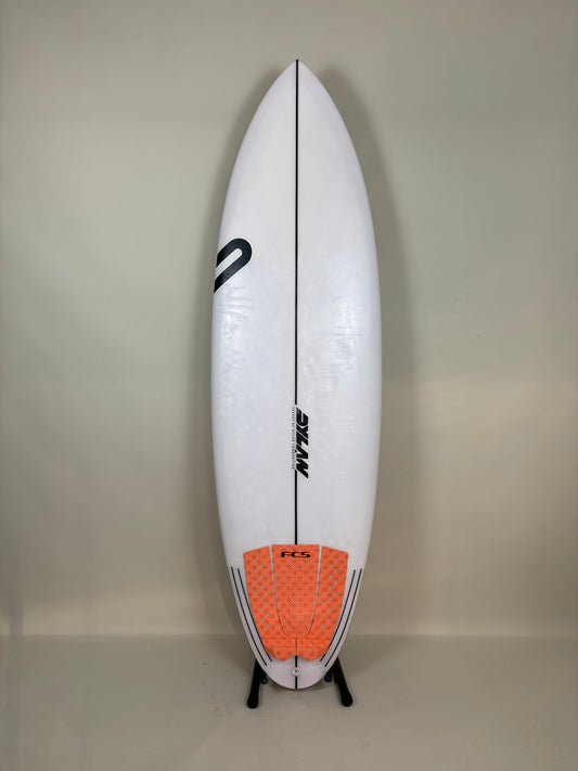 Dylan Cosmic Crusader 5'10'' | 32 L