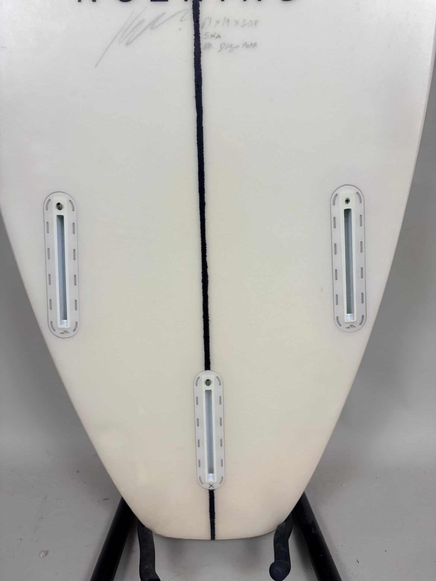 Nothing  6'1'' | 29 L
