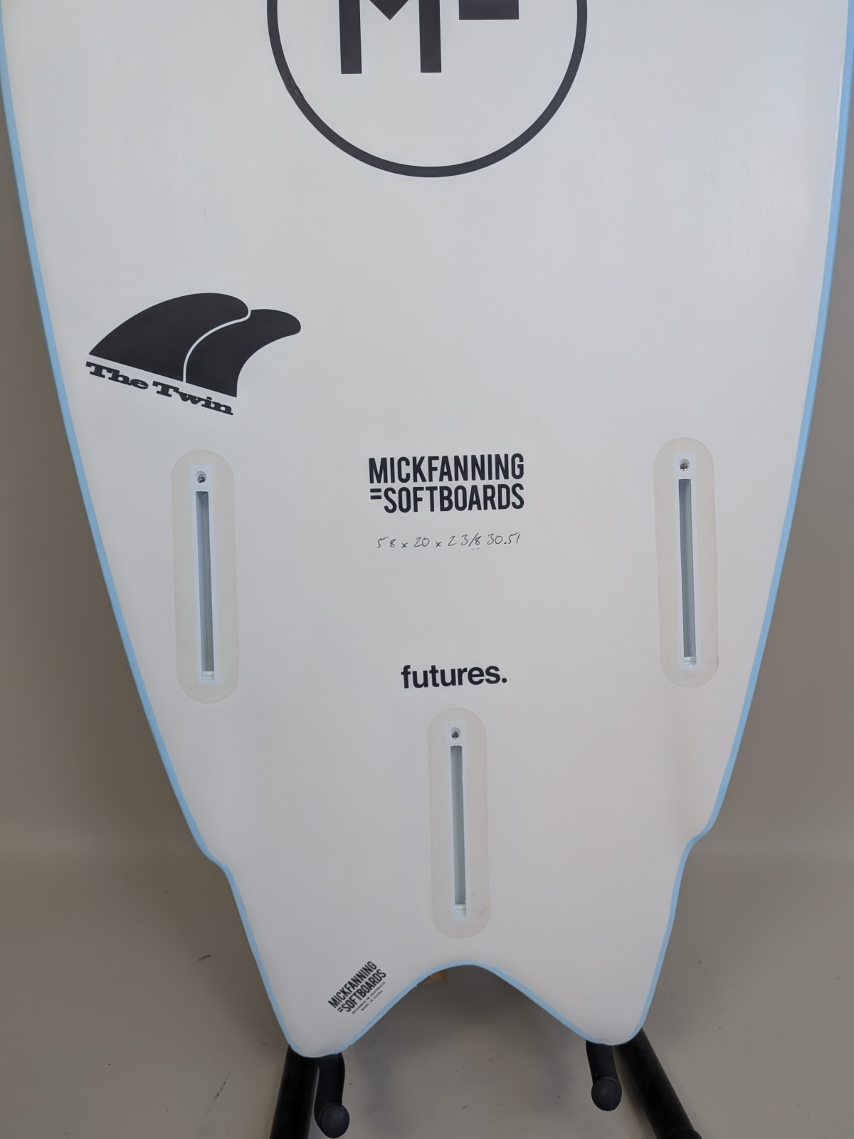 Mick Fanning, o Gémeo, 1,73 m | 30,5 L
