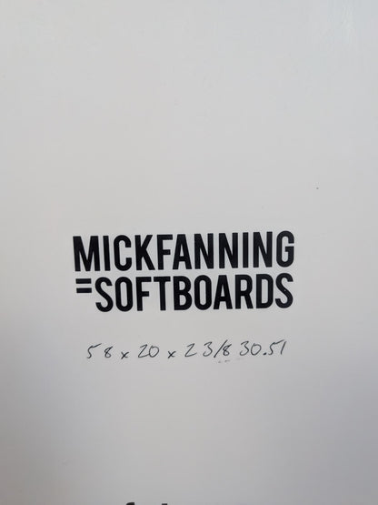 Mick Fanning, o Gémeo, 1,73 m | 30,5 L