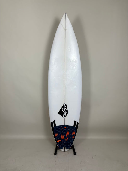 JR  5'11'' | 26.3 L