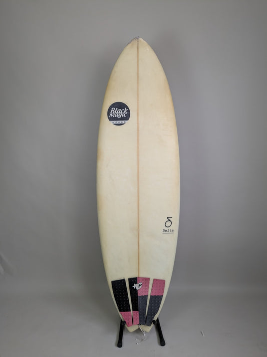 Black Magic Delta 5'10'' | 33 L